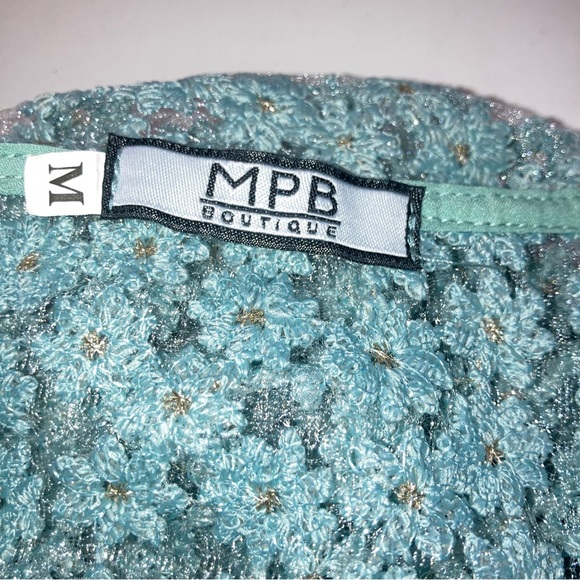 MPB Boutique blue lace top daisy pattern with dainty flowers buttons Size M - Picture 13 of 16